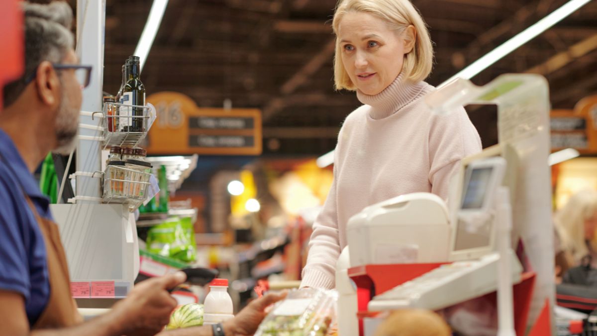 The 20 Most Unpolite Things You Can Do at a Grocery Checkout