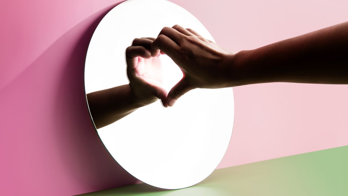 Why Singles Bend the Truth About Their Love Life at Christmas