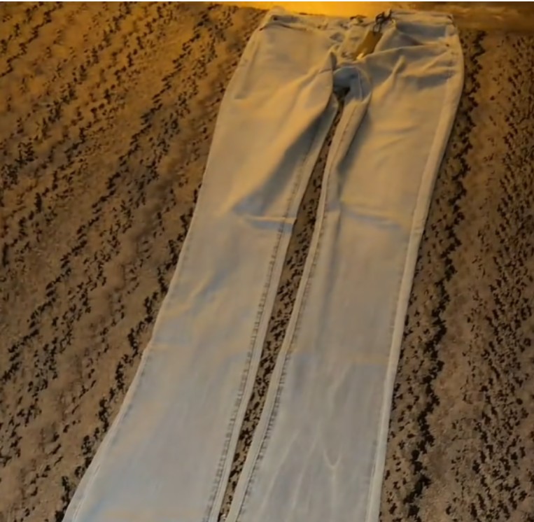 She Ordered Jeans Online and What Turned Up Had Everyone in Tears