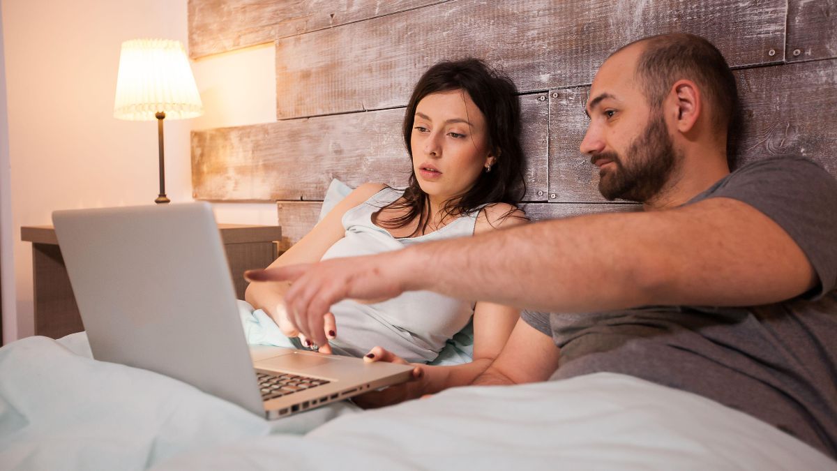 How Bedtime Habits Can Signal a Marriage Is Not Happy