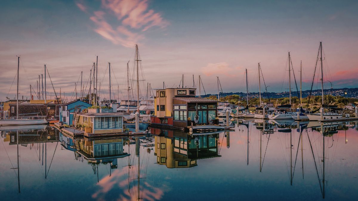 Life on the River in a Floating Home Neighborhood