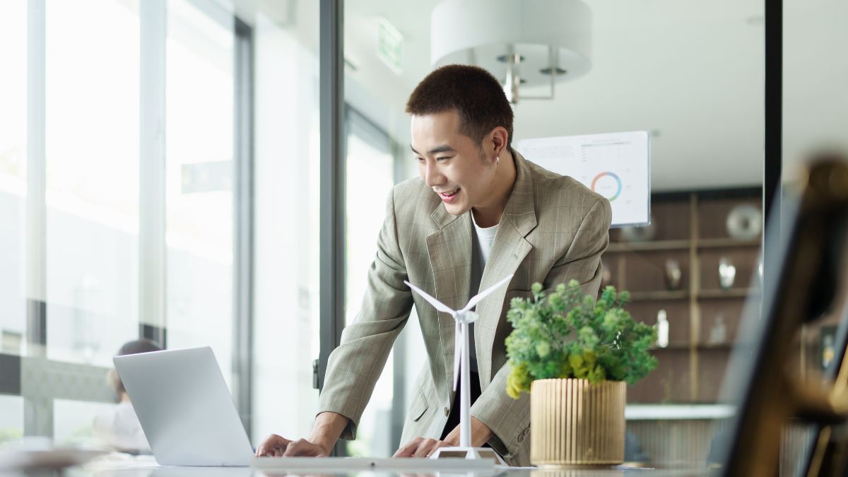 Gen Z Employee Asked for a Day Off to Be With His Girlfriend and His Boss Stunned People