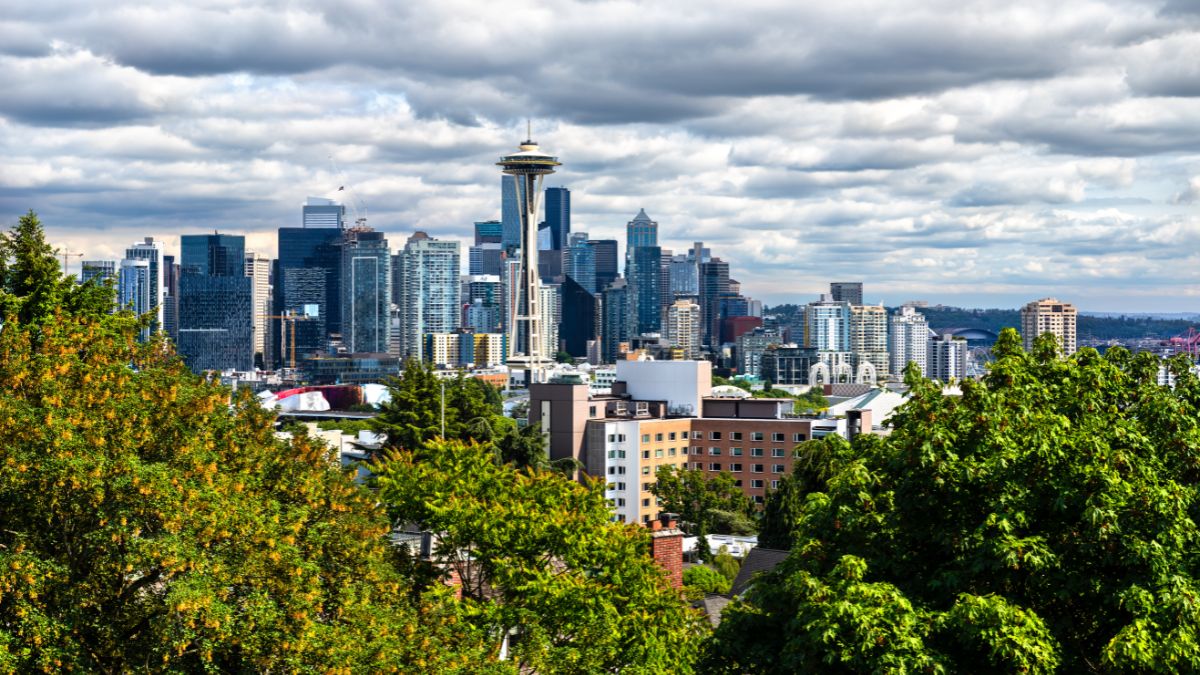 International Visits to the United States Fall for 7 Months in a Row