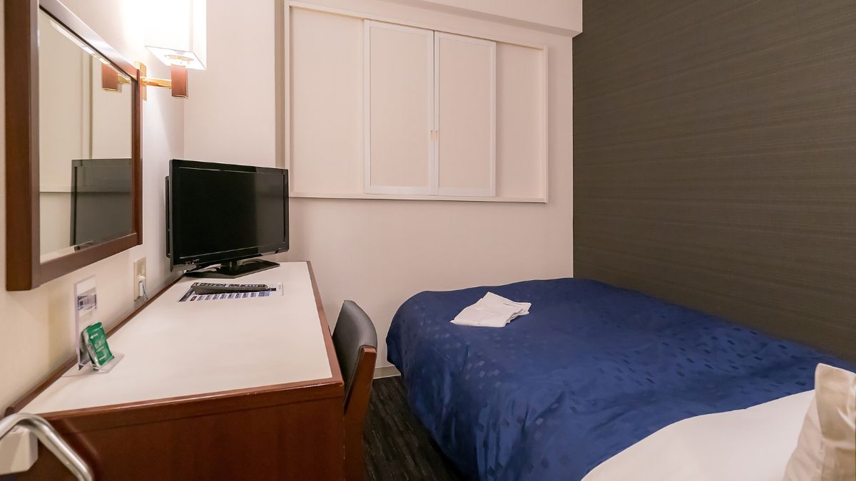 Living Big in a 72 Square Foot New York City Microstudio