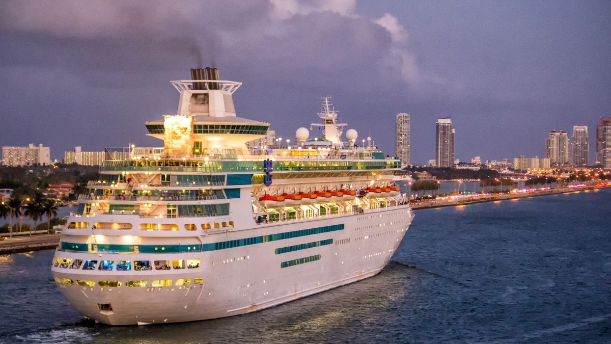 Woman Who Has Lived On Cruise Ships for 13 Years Reveals the One Thing She Is Not Allowed To Do