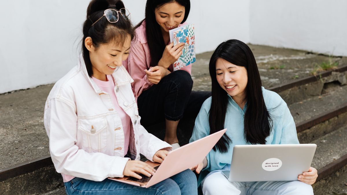 The Everyday Screen Habit That Could Be Aging You Faster