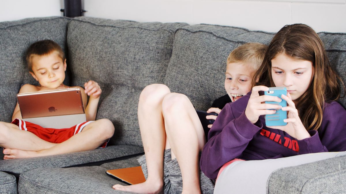 Australia Attempts to Ban Social Media for Under-16s