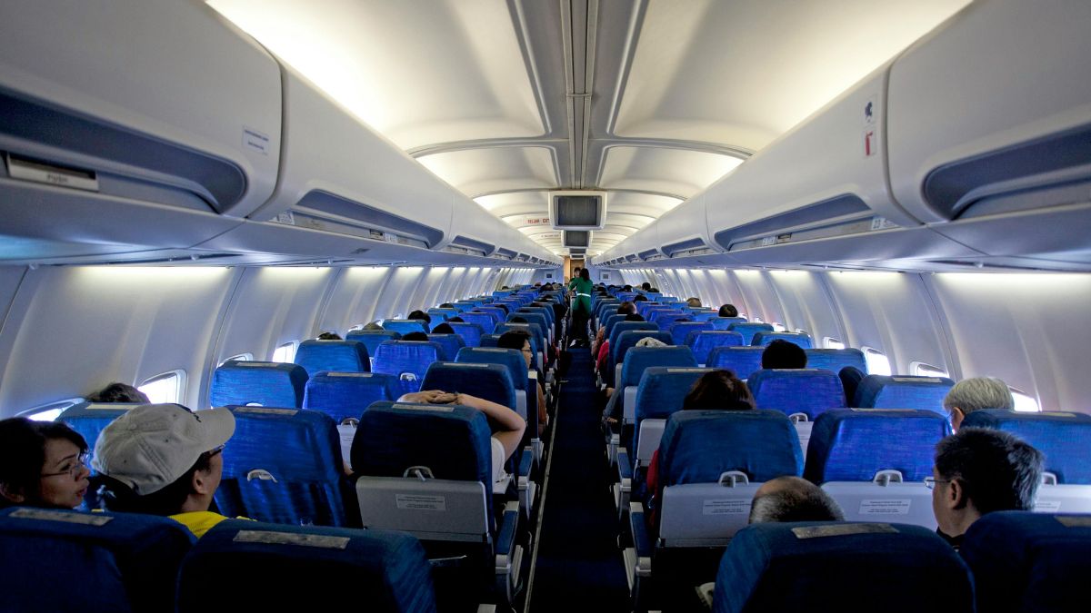 The Best Airplane Seats for a Long Flight According to a Flight Attendant
