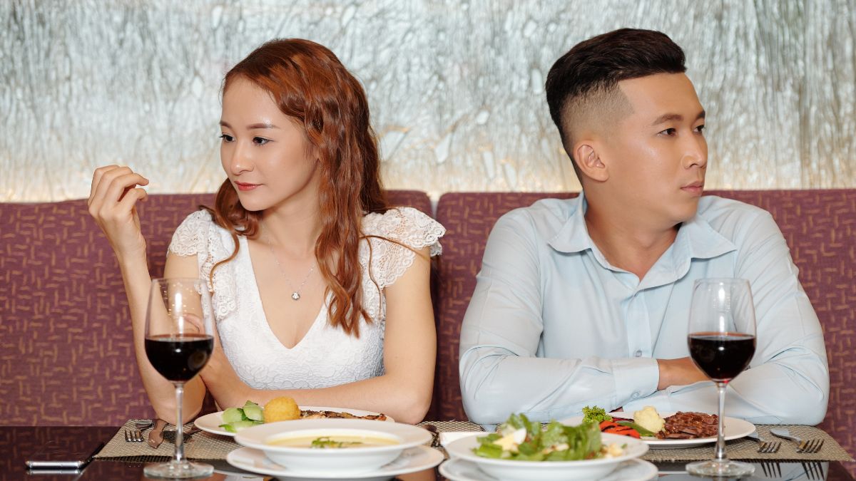 Signs You Are Being “Breadcrumbed” in Your Relationship and Need to Move On
