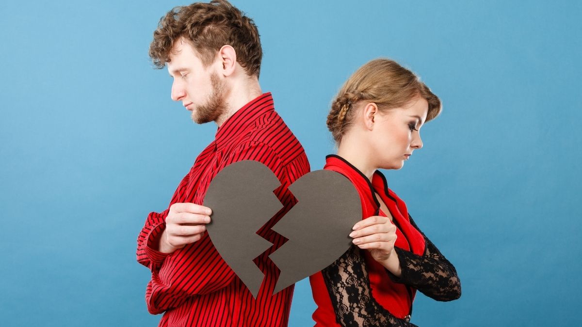 Psychologists Share 5 Quiet Signs a Breakup Could Be Near