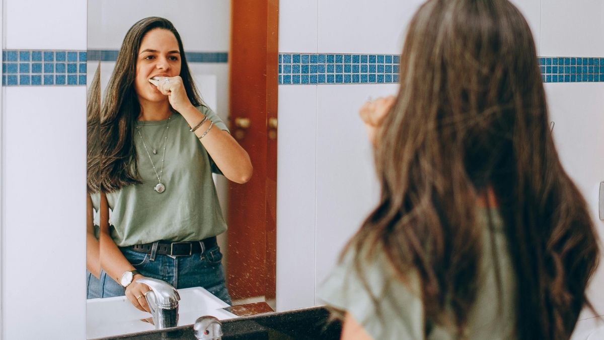 Brush Your Teeth While Doing This Exercise and Watch Your Legs and Glutes Take Shape