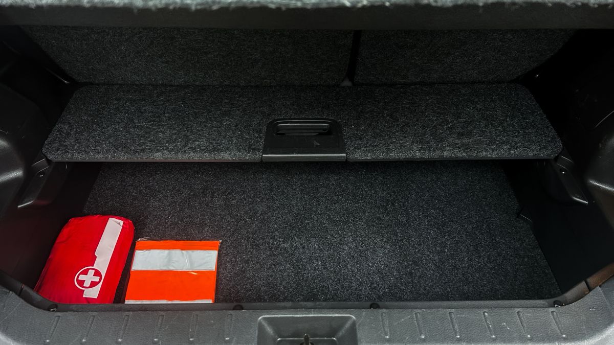 Items You Should Always Keep in Your Car Emergency Kit