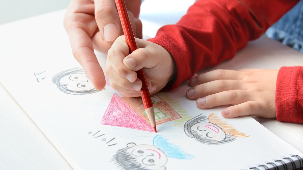 Mom Spotted A Subtle Dementia Sign When Her Daughter Stopped Drawing People