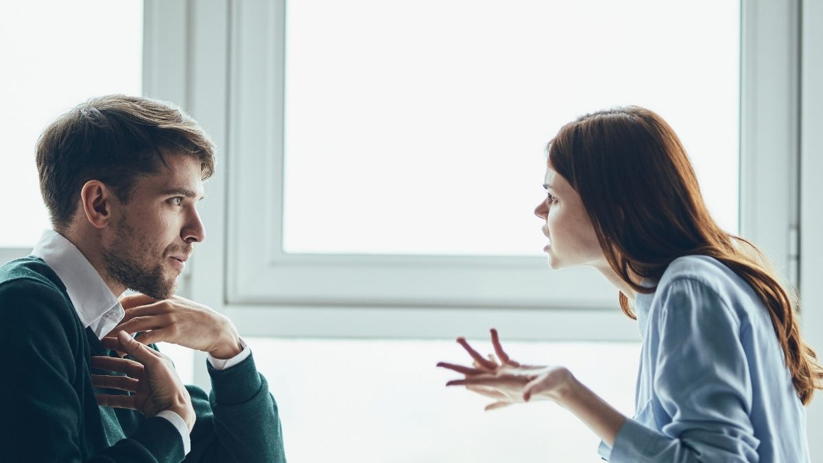 6 Partner Behaviors That Should Set Off Alarm Bells