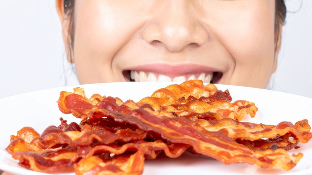 Next Time You Pan Fry Bacon, Add This to Make It Extra Crispy