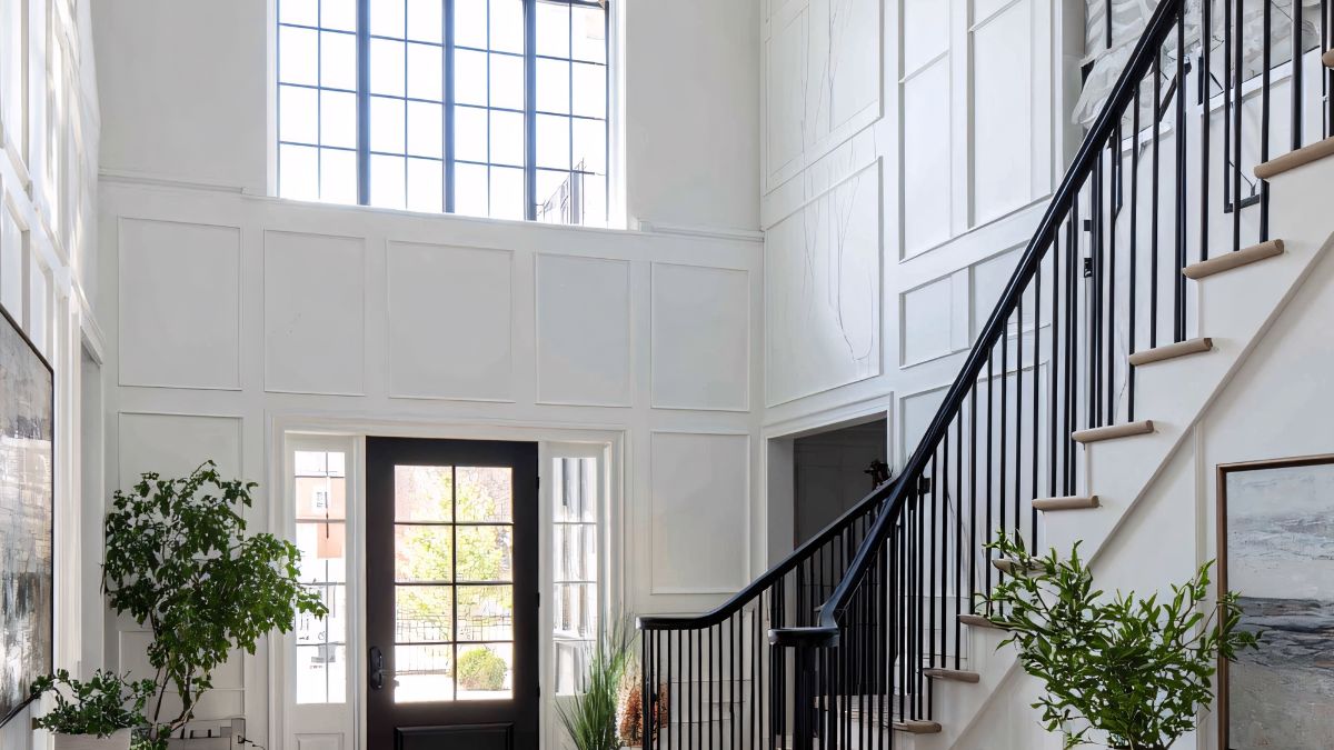 Things Your House Guest Notices First (And It’s Not the Dust)