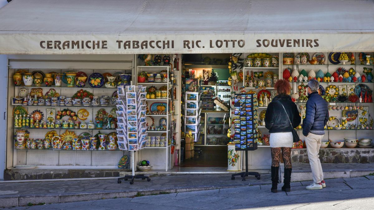 The Worst Souvenirs To Buy In Italy
