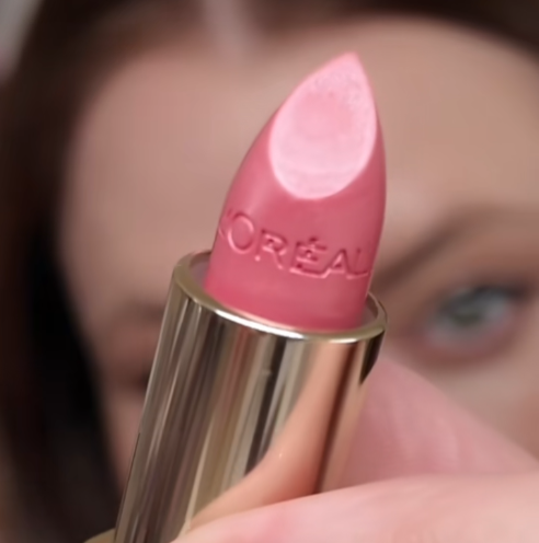 TikTok Is Obsessed With This Frosty Pink Lipstick