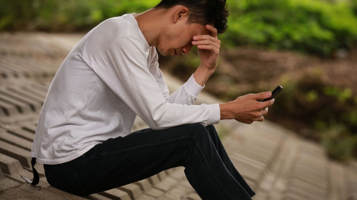 Dopamine Burnout in a World of Screens