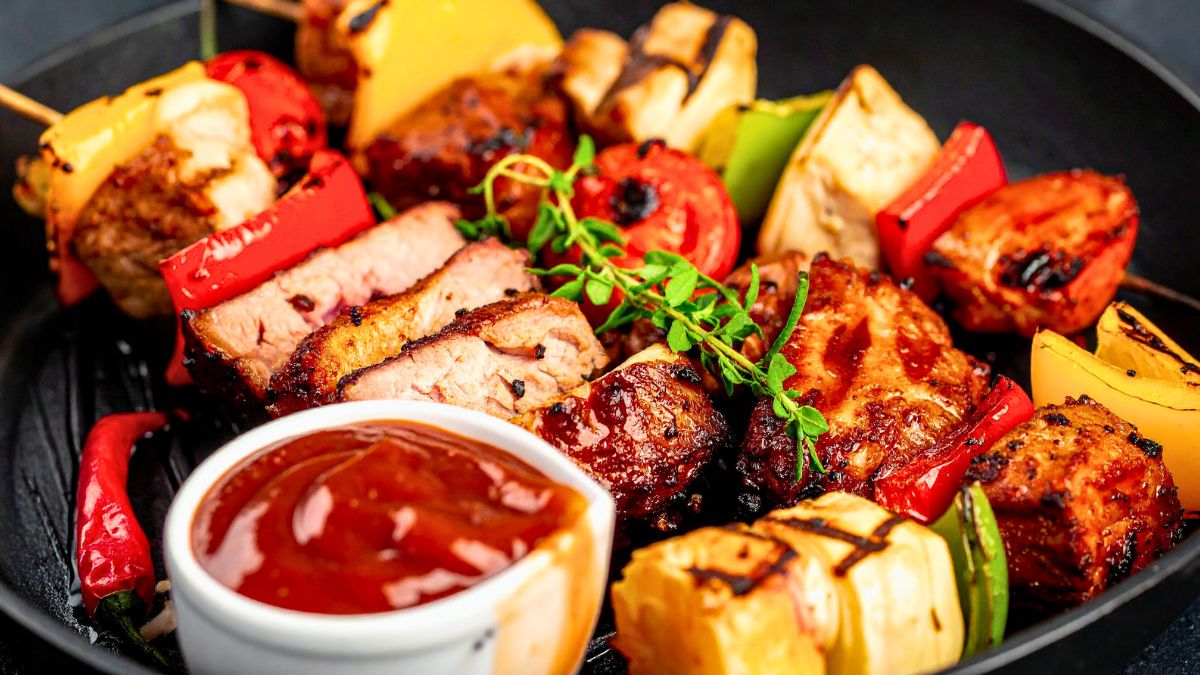 The Best Order to Eat Vegetables, Meat, and Carbs at a Meal