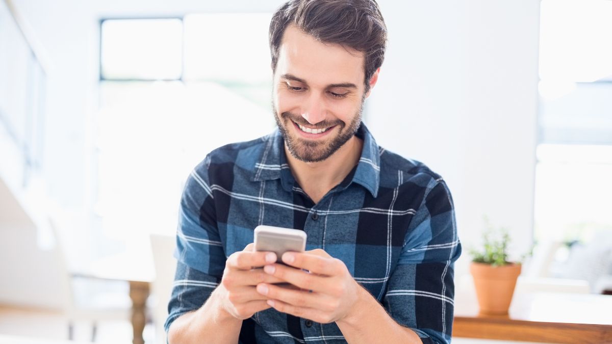 A Surprise Text From His Wife’s Phone Left One Dad in Tears