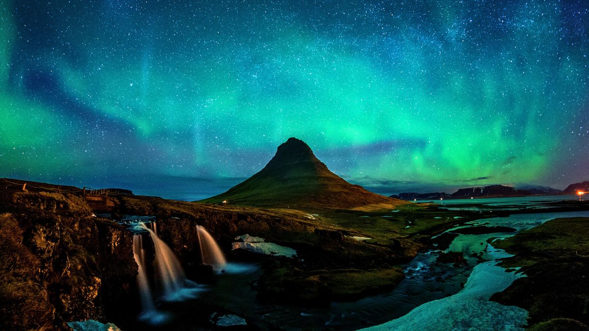 Don’t Let Trump See This Northern Lights Lit Up Greenland