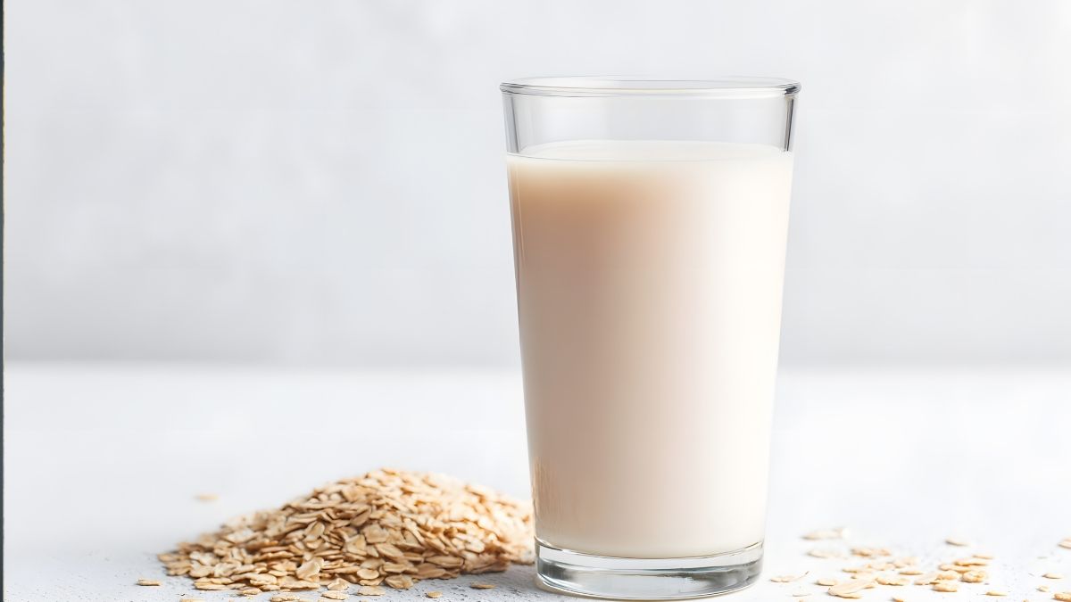 If You Drink Coffee With Oat Milk, Here’s Why You Might Want to Avoid It in the Morning