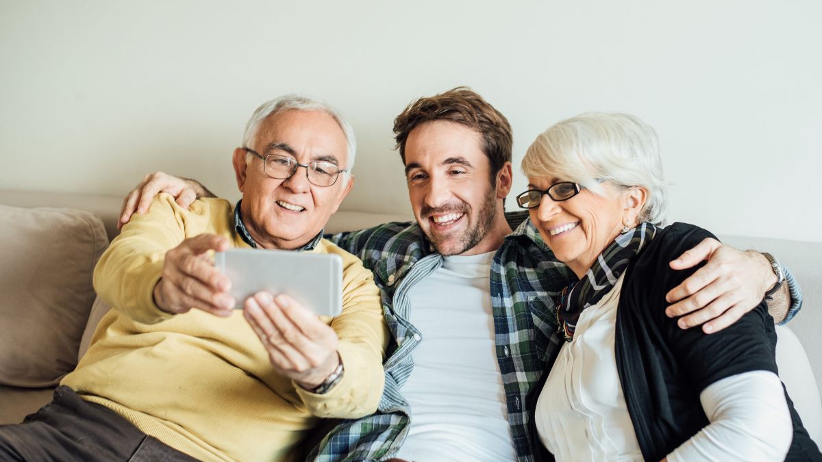 Signs Your Parents Are Aging Faster Than You Realize