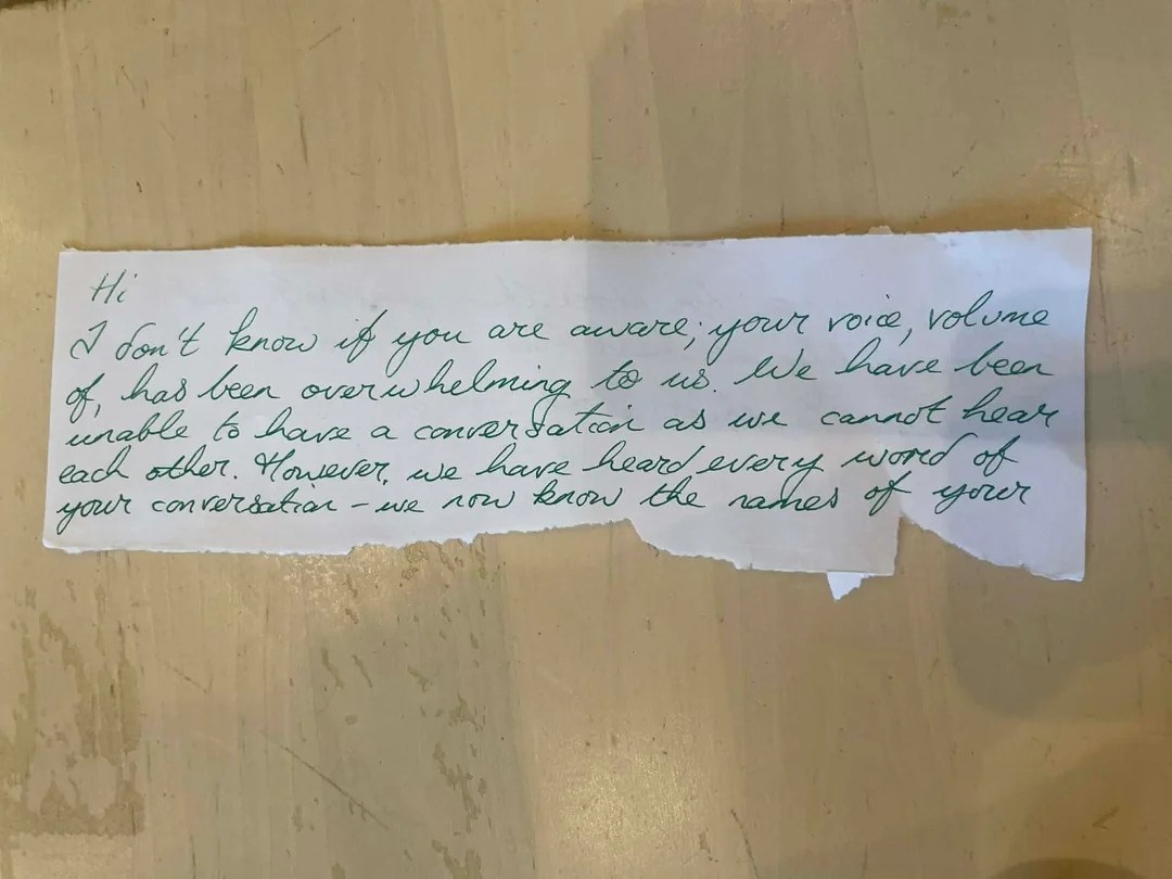 A Handwritten Café Note Sparked A Loud Debate Online