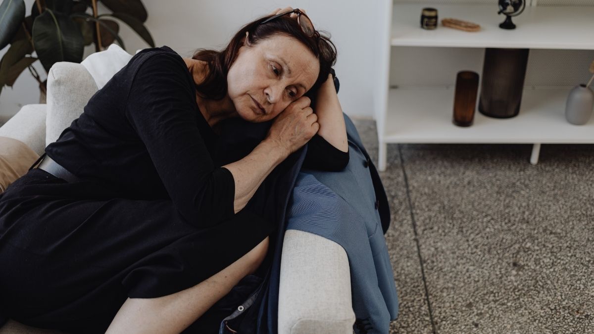 Psychologists Say People With Unhappy Childhoods Often Develop 9 Common Habits