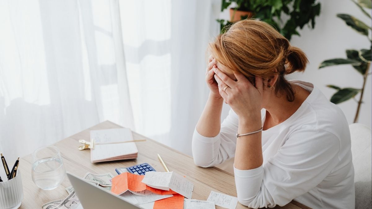 Do You Know What “Handbag Woman Syndrome” Is?