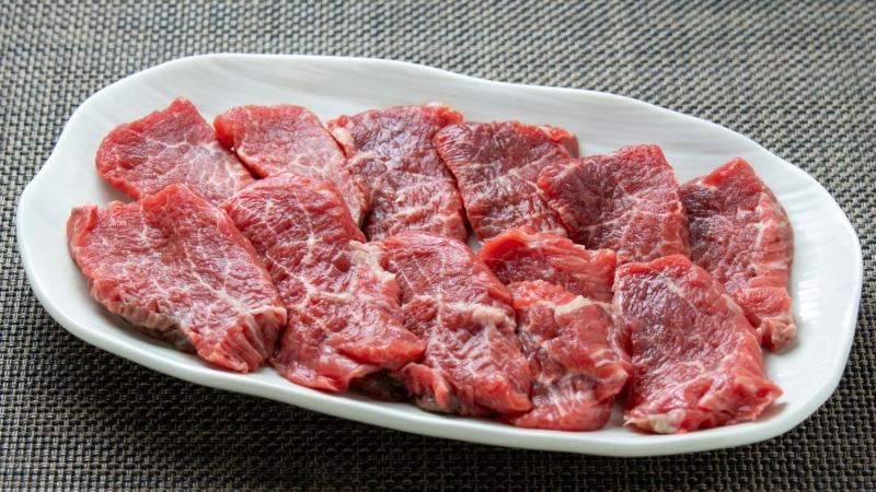 Former Vegan Eats 4.4 Pounds of Meat Daily, Claiming: “Plant-Based Diet Was Destroying My Body”