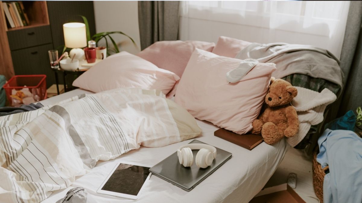 Zodiac Signs That Thrive in Creative Chaos