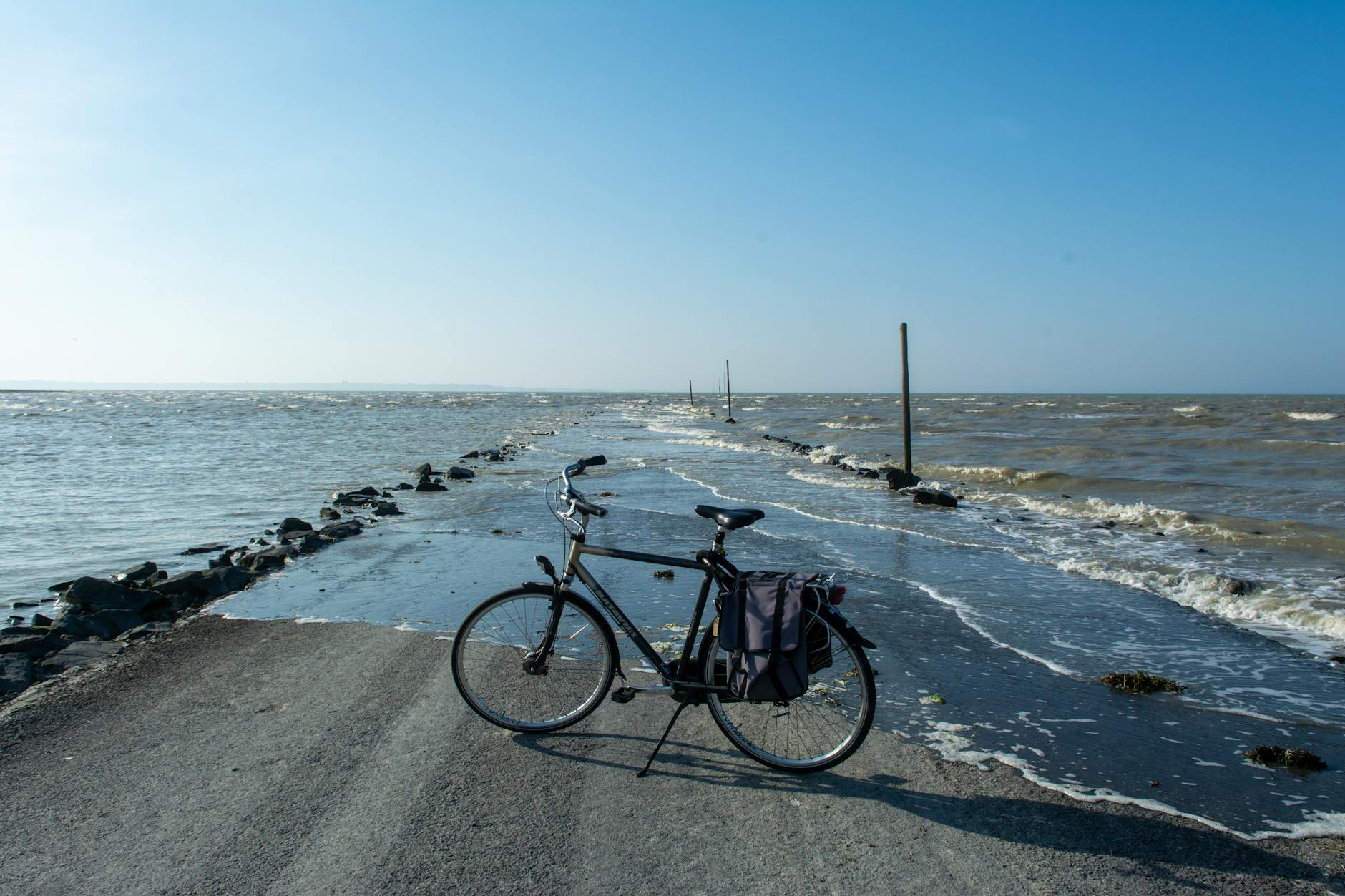 Passage Du Gois Causeway France High Tide Rescue Towers