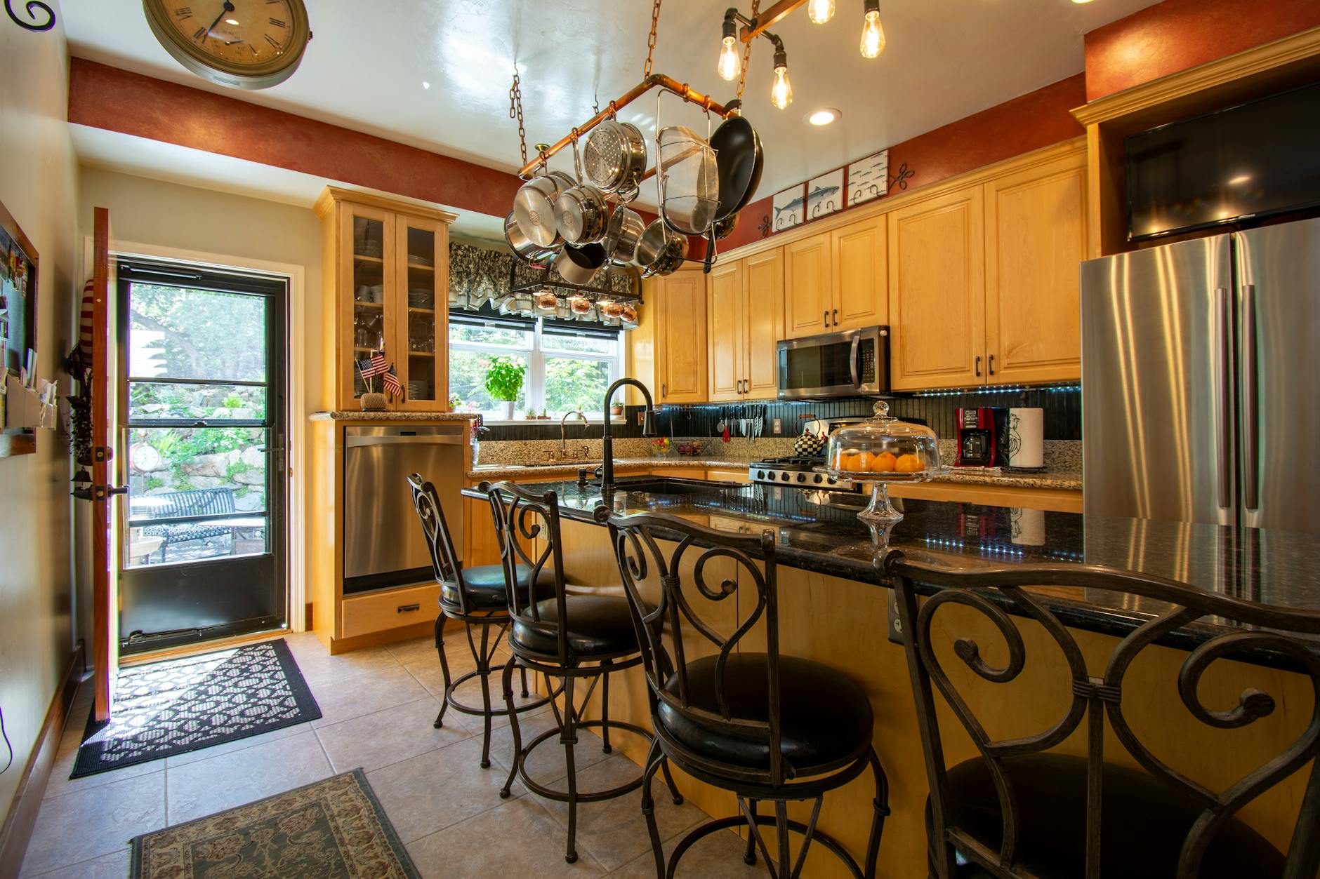 Metal Stools with Bakcrest