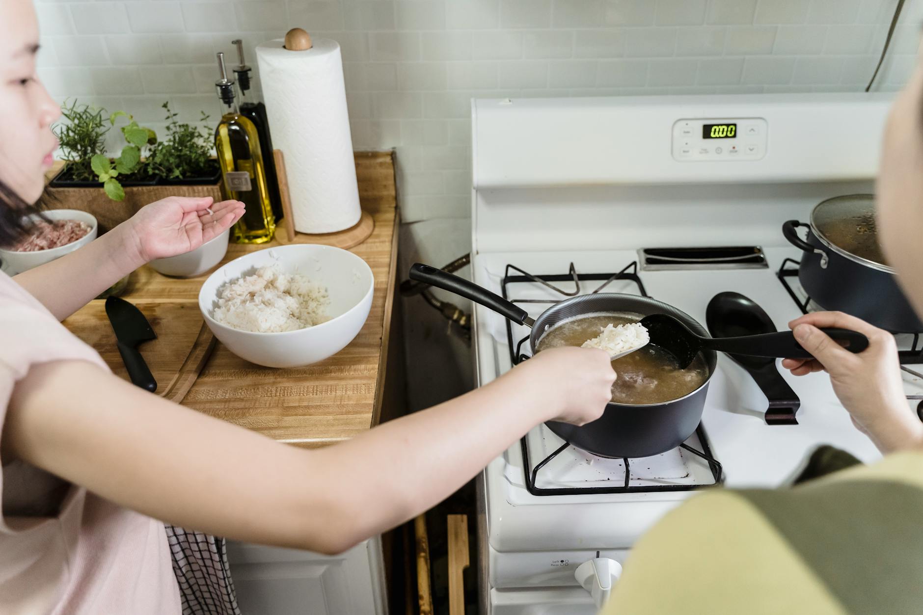 Molding Cooking Rice 