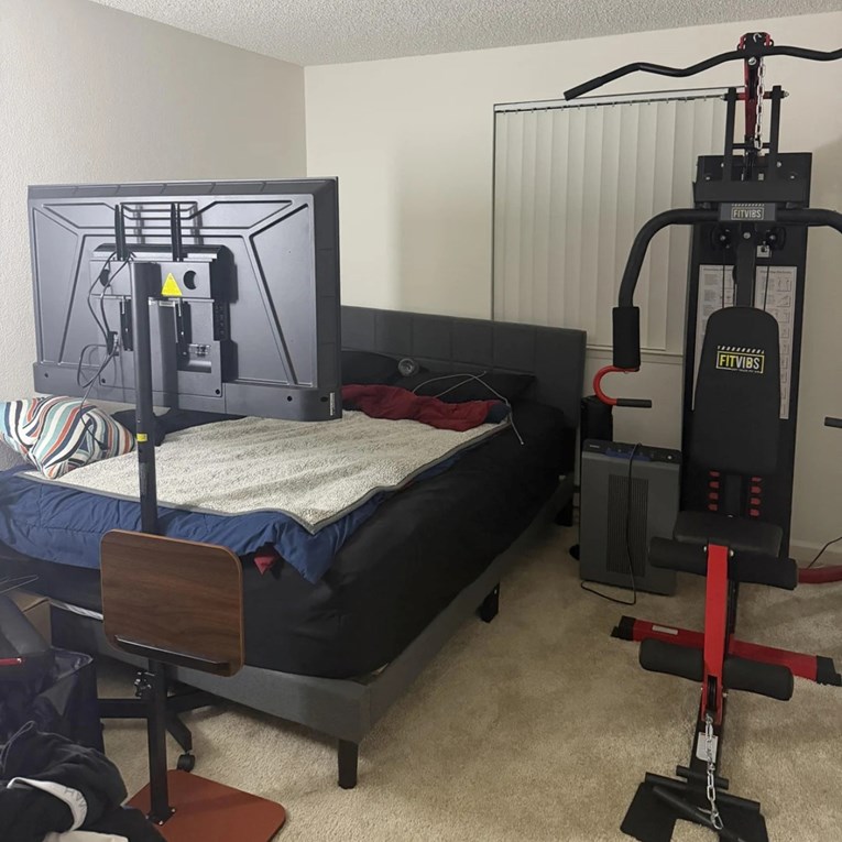 Is This the Worst Guy Bedroom Ever The Internet Is Split