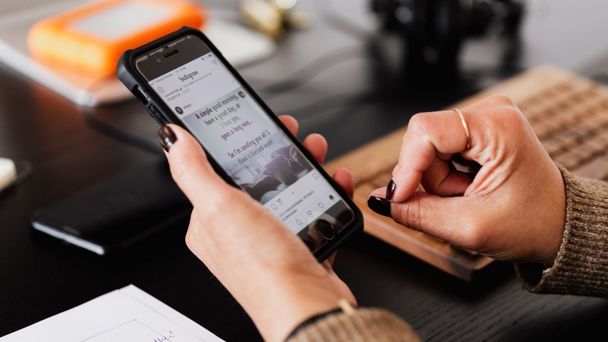 If These Feelings Emerge After Scrolling Social Media, a Digital Detox Could Be Essential