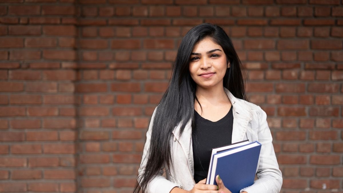 Zodiac Signs That Notice Every Detail but Rarely Speak Up