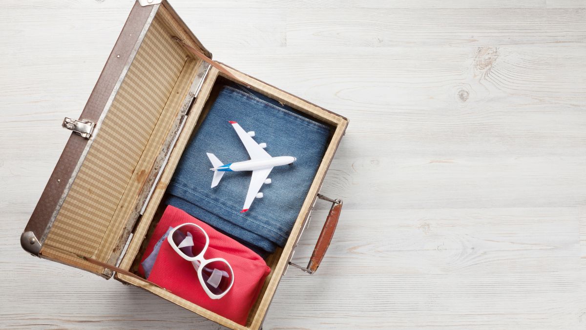 Things You Should Never Wear on an Airplane for Safety Reasons