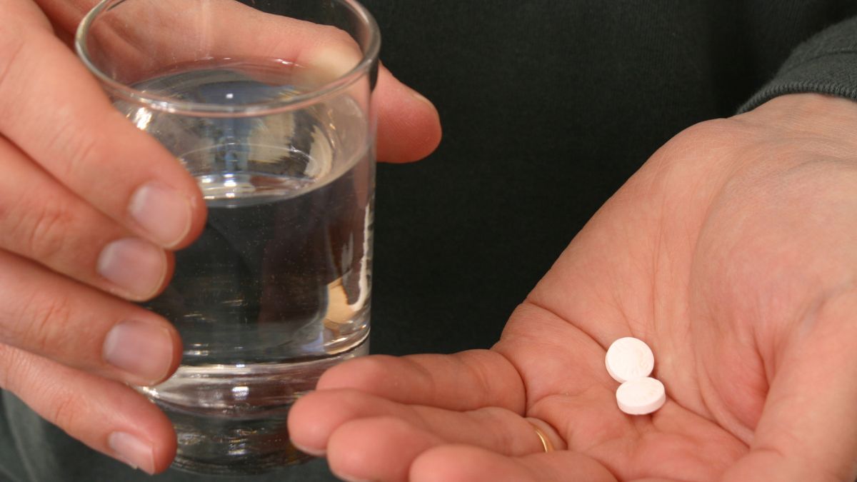 Cardiologist Warns People Who Take Aspirin Every Day