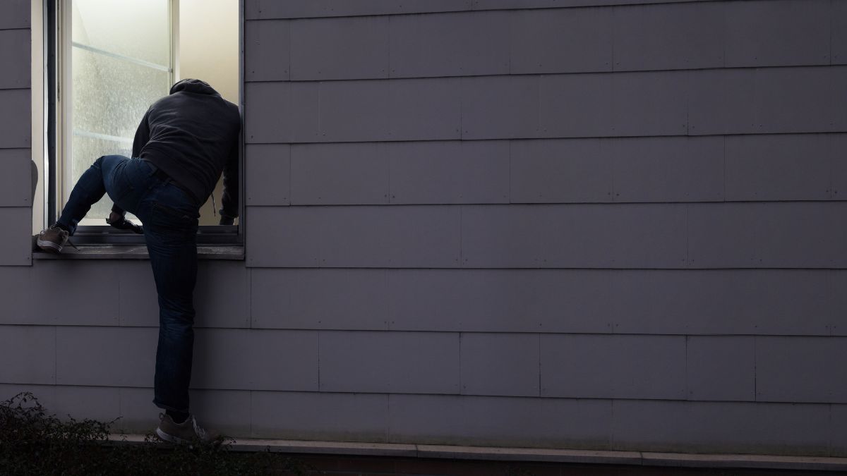 40 Ways to Protect Your Home From Burglars While You Are Away