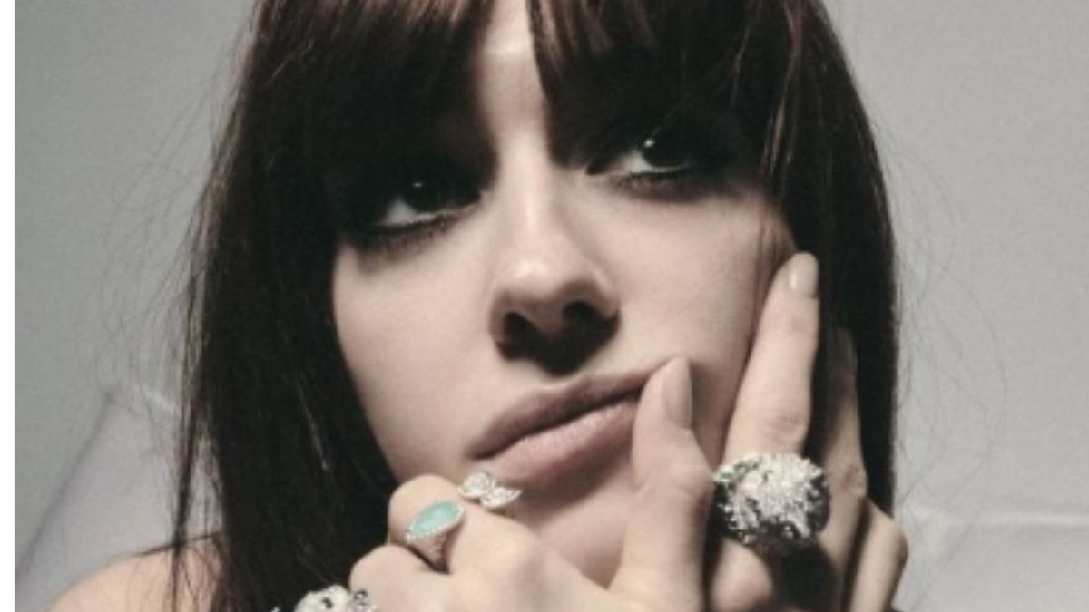 Daisy Edgar-Jones’s Simple-But-Bold Perfect Magazine Cover Look Feels Modern And Timeless