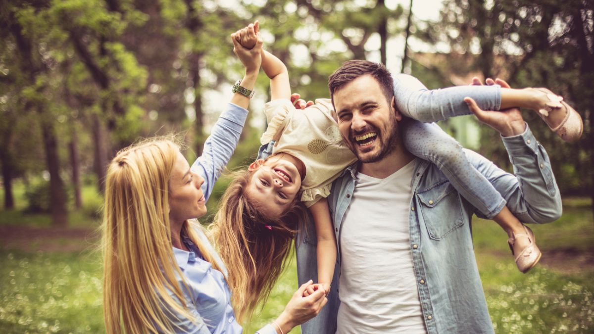 8 Ways a Psychologist Says You Can Strengthen Your Marriage While Raising Kids