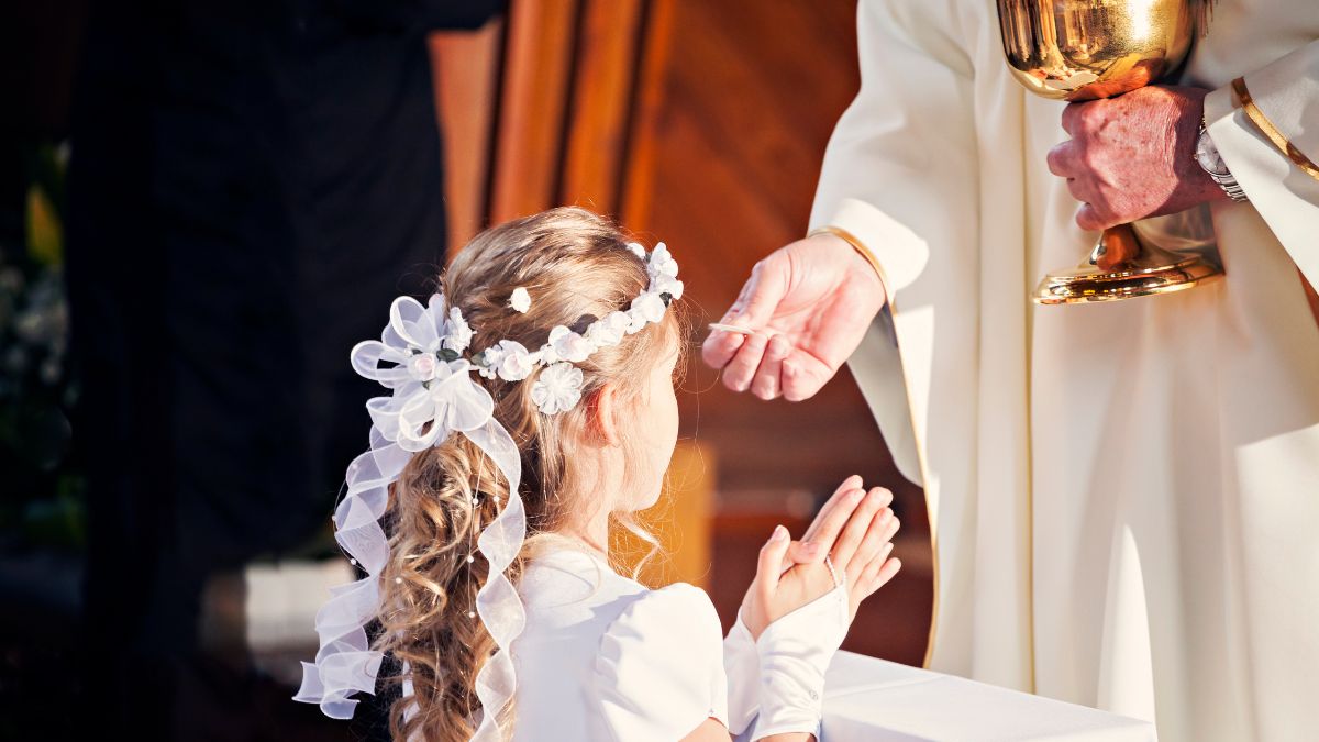 How Much Money Should You Actually Give as a First Communion Guest