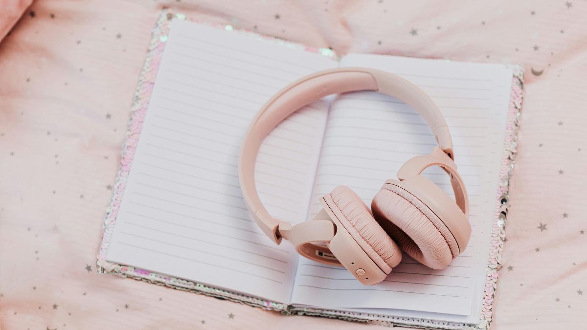 How To Use Headphones Safely With The Expert Recommended 60 60 Rule