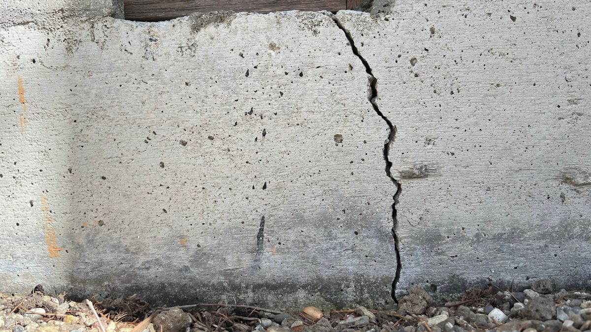 Signs Your Home Foundation Is Cracking