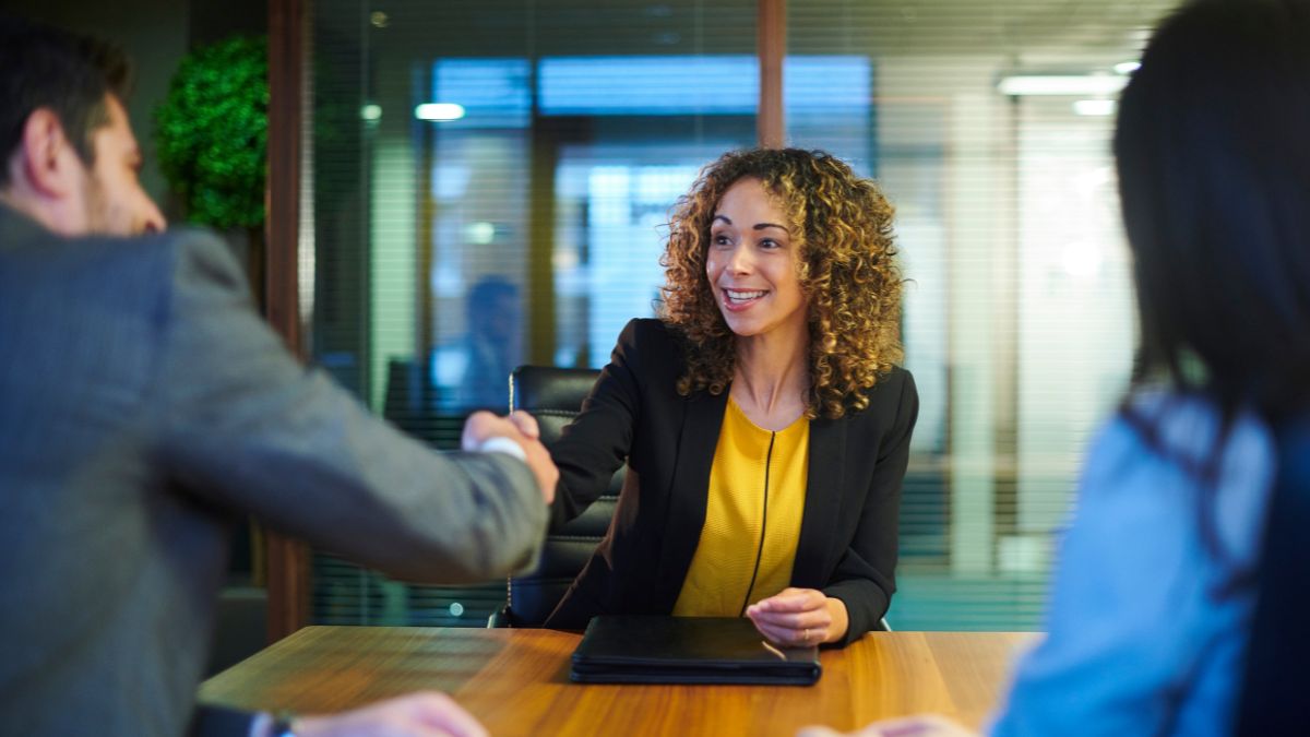 The Best Colors to Wear for a Job Interview