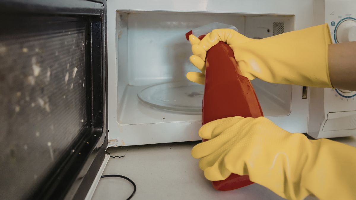 A Brilliant Trick for Getting Your Microwave Spotlessly Clean Every Single Time
