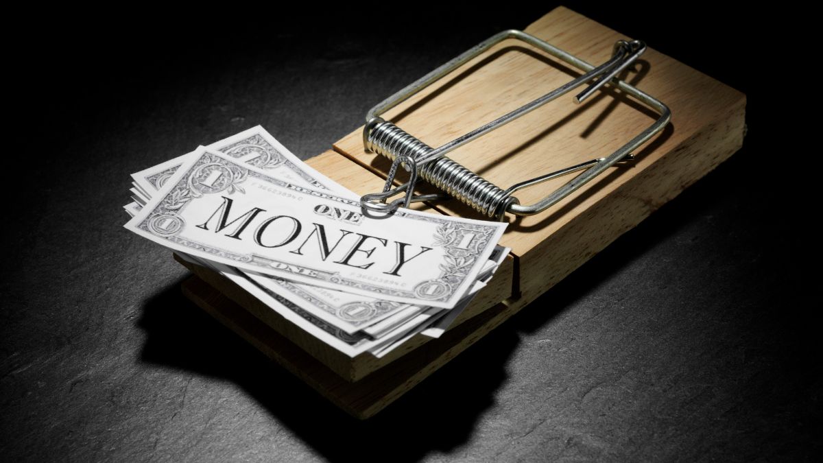 30 Money Traps Poor People Fall Into